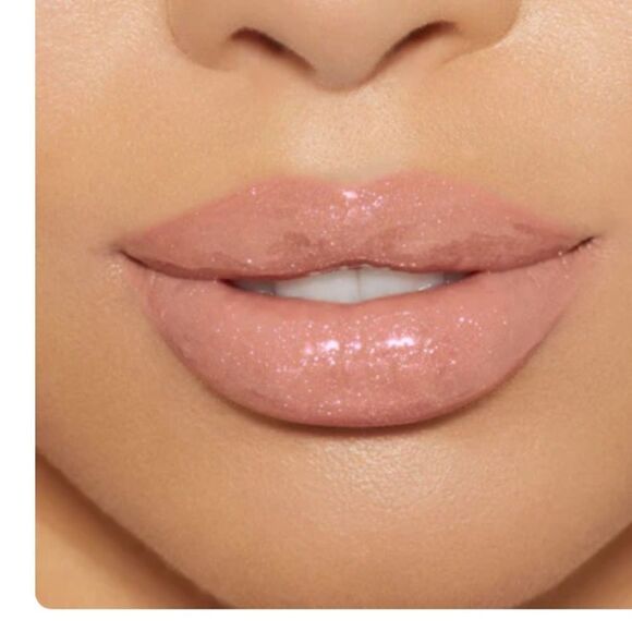 high gloss
0.11 fl oz | ultra-shine + comfort - Picture 3 of 5